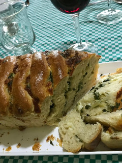 Una foto de Pan de ajo y mozzarella