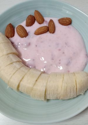 Hình của món Sữa chua dầm chuối.