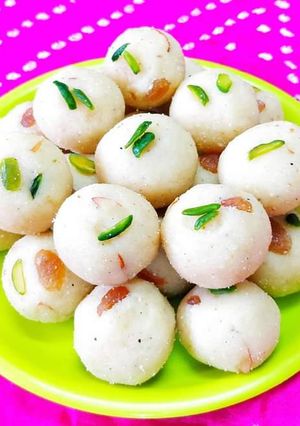 रवा के लड्डू (rava ladoo recipe in Hindi) रेसिपी मुख्य फोटो