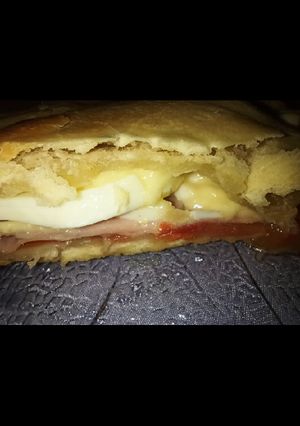 Una foto de Tarta de jamón, queso y tomate