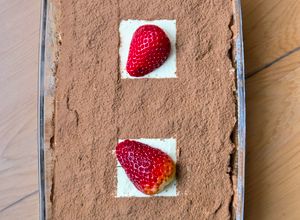 Una foto de Tiramisú sin huevo crudo 🍰sin balanza, ideal principiantes, con tips y seguridad bromatológica 🍰