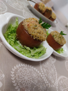 Una foto de Tomates rellenos de quinoa y brócoli