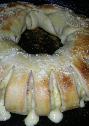 Una foto de Cremona rellena de jamón y queso