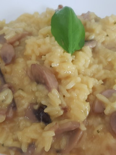 Foto di Risotto allo zafferano con funghi champignon