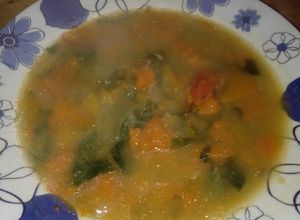 Una foto de Sopa de carne y verduras !!! Sale riquissima