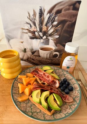 Una foto de Gofres Sin Gluten, Con Aguacate y Beicon