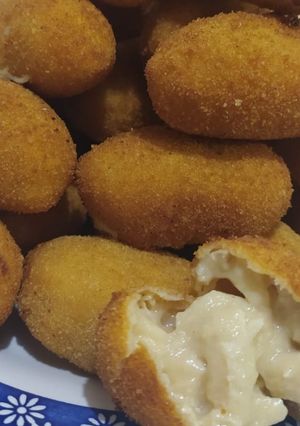 A picture of Extra Creamy Chicken and Caramelized Onion Croquettes.
