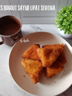 Foto resep Risoles Rogout Sayur Lipat Segitiga
