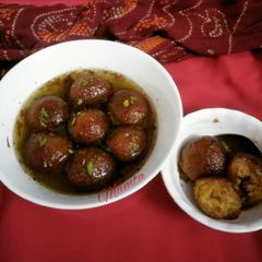 A picture of Mawa Gulab Jamun from left over ghee residue.