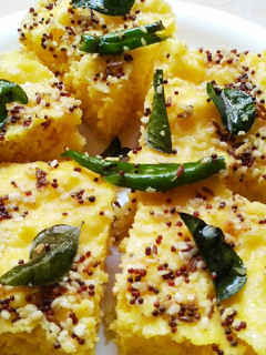 ढोकला (Dhokla recipe in Hindi) रेसिपी मुख्य फोटो