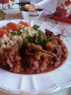 Vörösboros kisbárányborda pörkölt csomoborral juhászmódra recept fotója