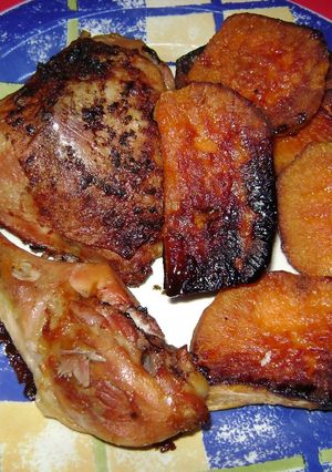 Una foto de Pollo al horno con batatas chancheras