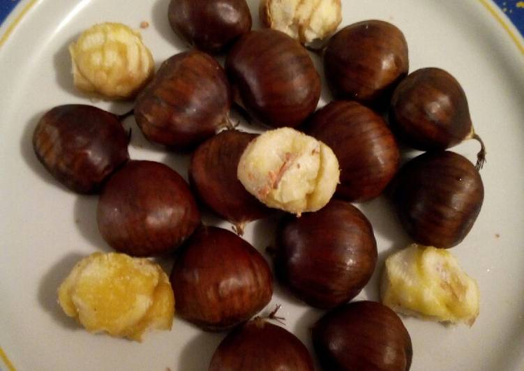 Castagne cotte in pentola