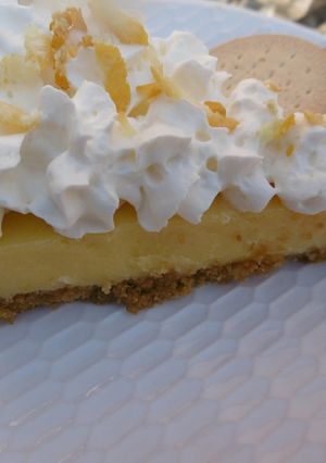 A picture of Refreshing Lemon Pie.