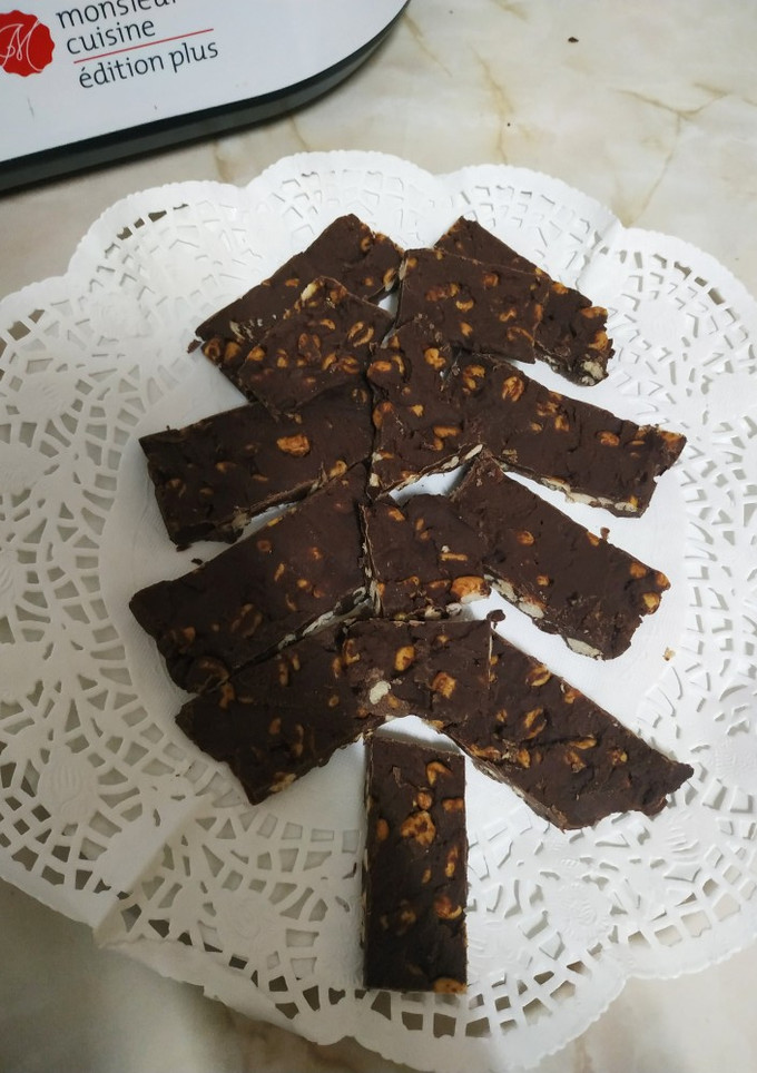 Una foto de Turrón casero de chocolate negro crunchy