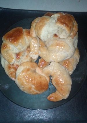 Una foto de Medialunas en 1 hora y media!🥐🥐🥐