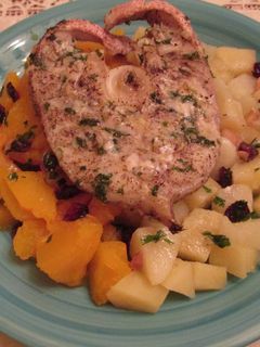 Una foto de Rodajas de merluza al horno sobre calabaza y patatas