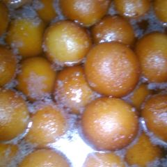 A picture of Gulab jamun.