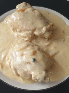 Una foto de Contramuslos de pollo al curry con cerveza