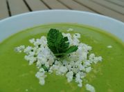 Une photo de gaspacho petits pois