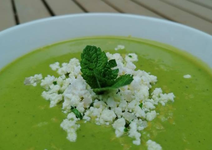 Gaspacho de courgette petit pois menthe