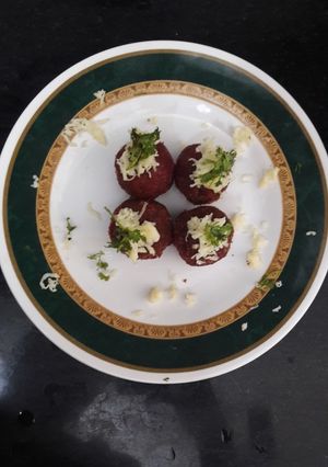 A picture of Beetroot cheese balls.