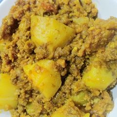 A picture of Aloo qeema.