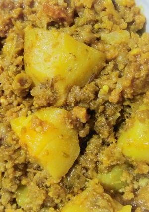 A picture of Aloo qeema.
