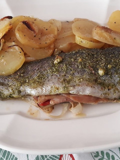 Una foto de Trucha a la navarra -al horno-