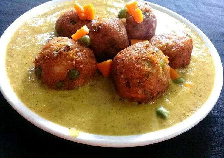 Any-night-of-the-week Vegetable (mix) kofta curry..