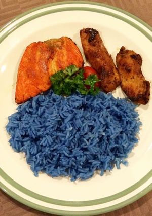 รูปของ ข้าวอัญชันแซลมอนไก่ทอดสูตรมัธยม