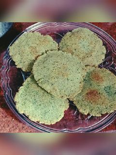 सूजी बथुआ पूरी (Suji bathua puri recipe in Hindi) रेसिपी मुख्य फोटो
