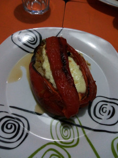 Una foto de Unos ricos ajíes rellenos opción vegetariana