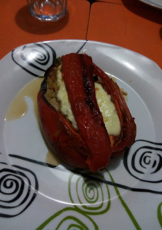 Una foto de Unos ricos ajíes rellenos opción vegetariana