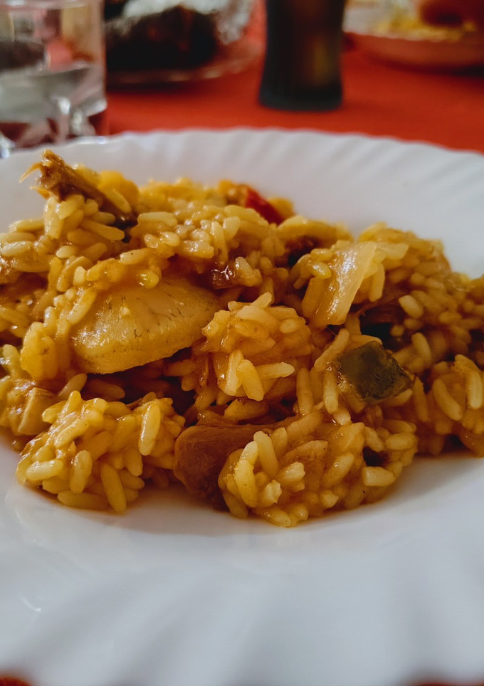 Una foto de Arroz seco con conejo 🥘