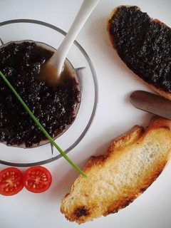 Una foto de Tapenade de aceitunas negras