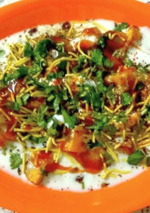 A picture of Fried potato chaat.