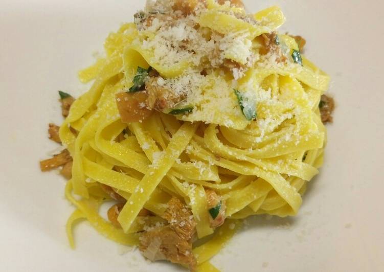 Recipe of Award-winning Tagliatelle ai finferli e zafferano