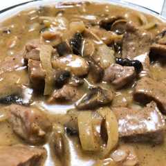 A picture of Beef Stroganoff.
