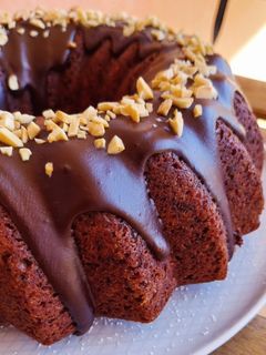 Una foto de Bundt cake de chocolate (sin lactosa)