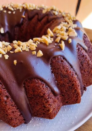 Una foto de Bundt cake de chocolate (sin lactosa)
