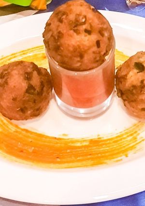 चीजी राईस बॉल्स (Cheesy rice balls recipe in Hindi) रेसिपी मुख्य फोटो