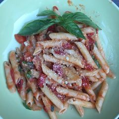 A picture of Fast and Easy Early Girl Tomato Sauce.