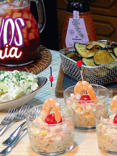 Una foto de Aperitivos con sangría para una comida o informal