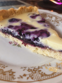 Una foto de Deliciosa tarta de arándanos y ganache de chocolate blanco!! 🍫❤️😋