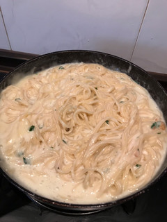 Una foto de Espaguetis con salsa de queso