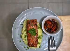 Foto resep Salmon Teriyaki Salsa with Mashed Potato