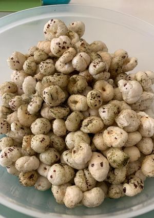 મસાલા મખાના (Masala Makhana Recipe In Gujarati) રેસીપી મુખ્ય ફોટો