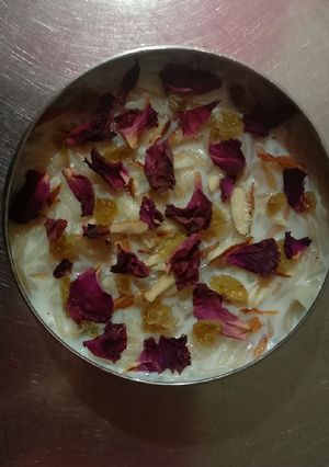 A picture of Seviyan kheer.
