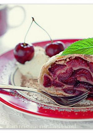 Фото ОЧЕНЬ вкусный РУЛЕТ из ЛАВАША с ВИШНЕЙ.